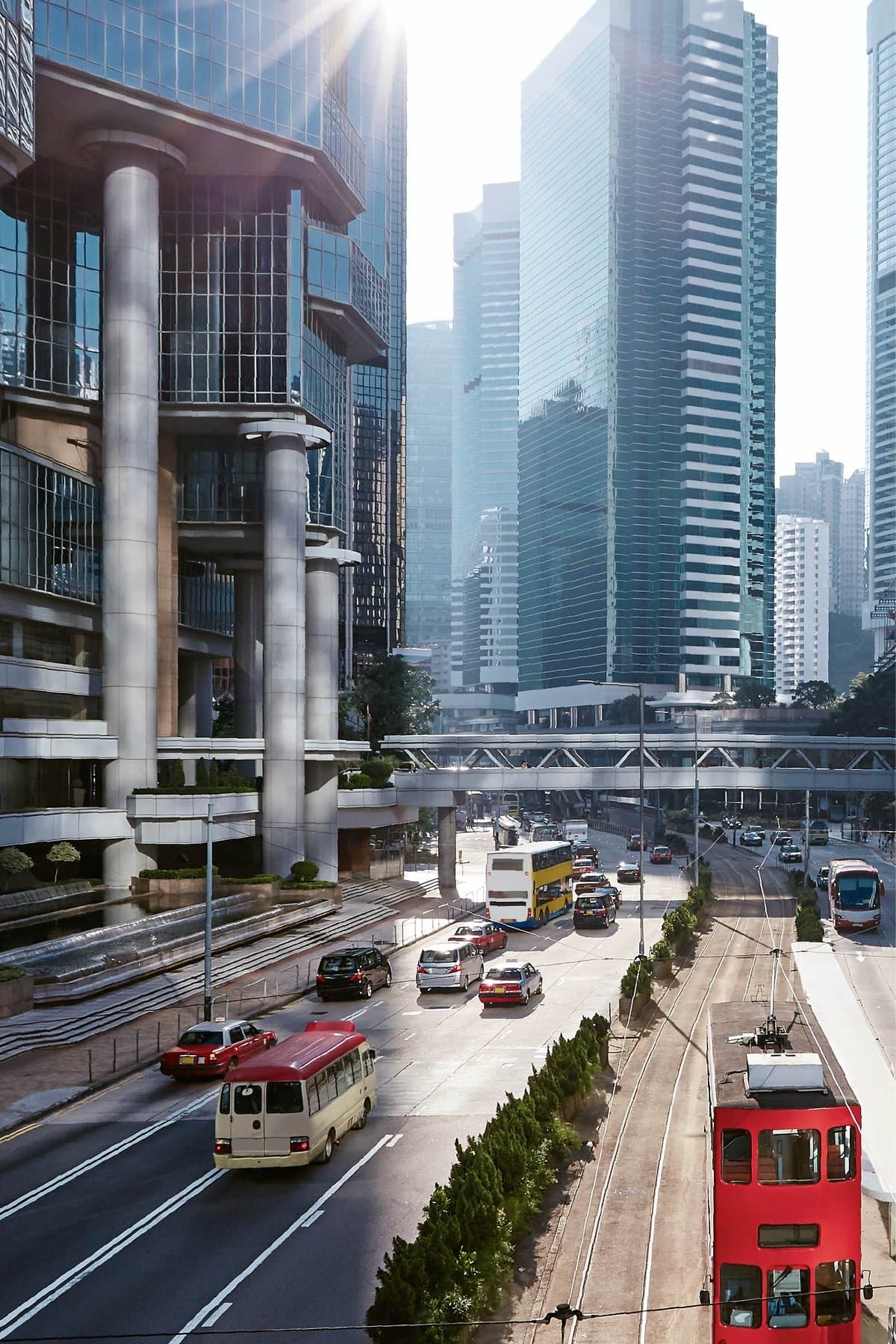 港岛东的街道与电车